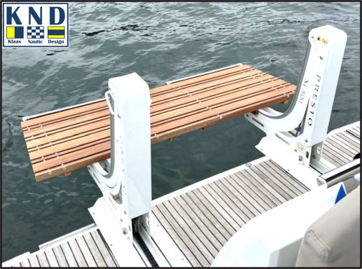 Badeplattform 2.100x700 mm - absenkbar - freitragend auf ehemaligem Scooter-Lift Badeplattform in Massivholz Guyana Teak - freitragend montiert auf ehemaligem Scooter-Lift, bis unter die Wasserlinie hydraulisch absenkbar